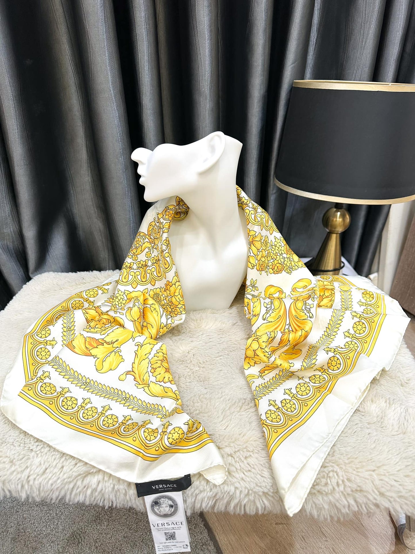 Versace Seidenschal
