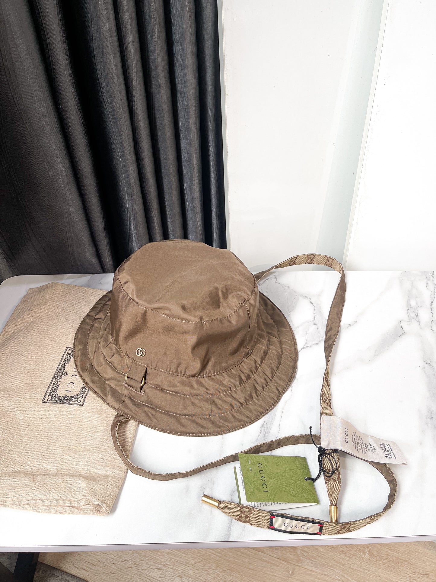 Mũ Gucci New 2 Mặt Kèm Dây