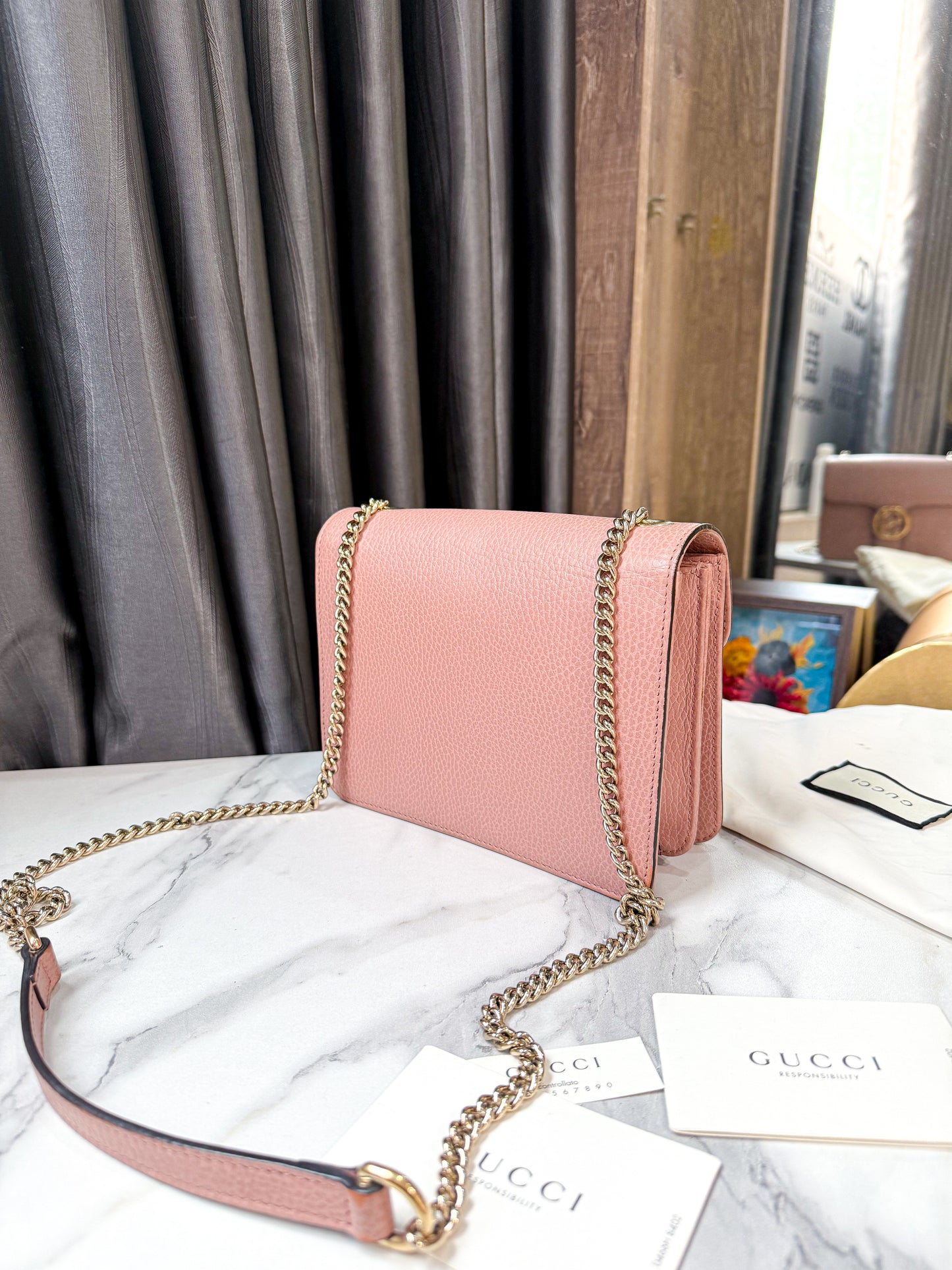 A Gucci Interlocking Hồng