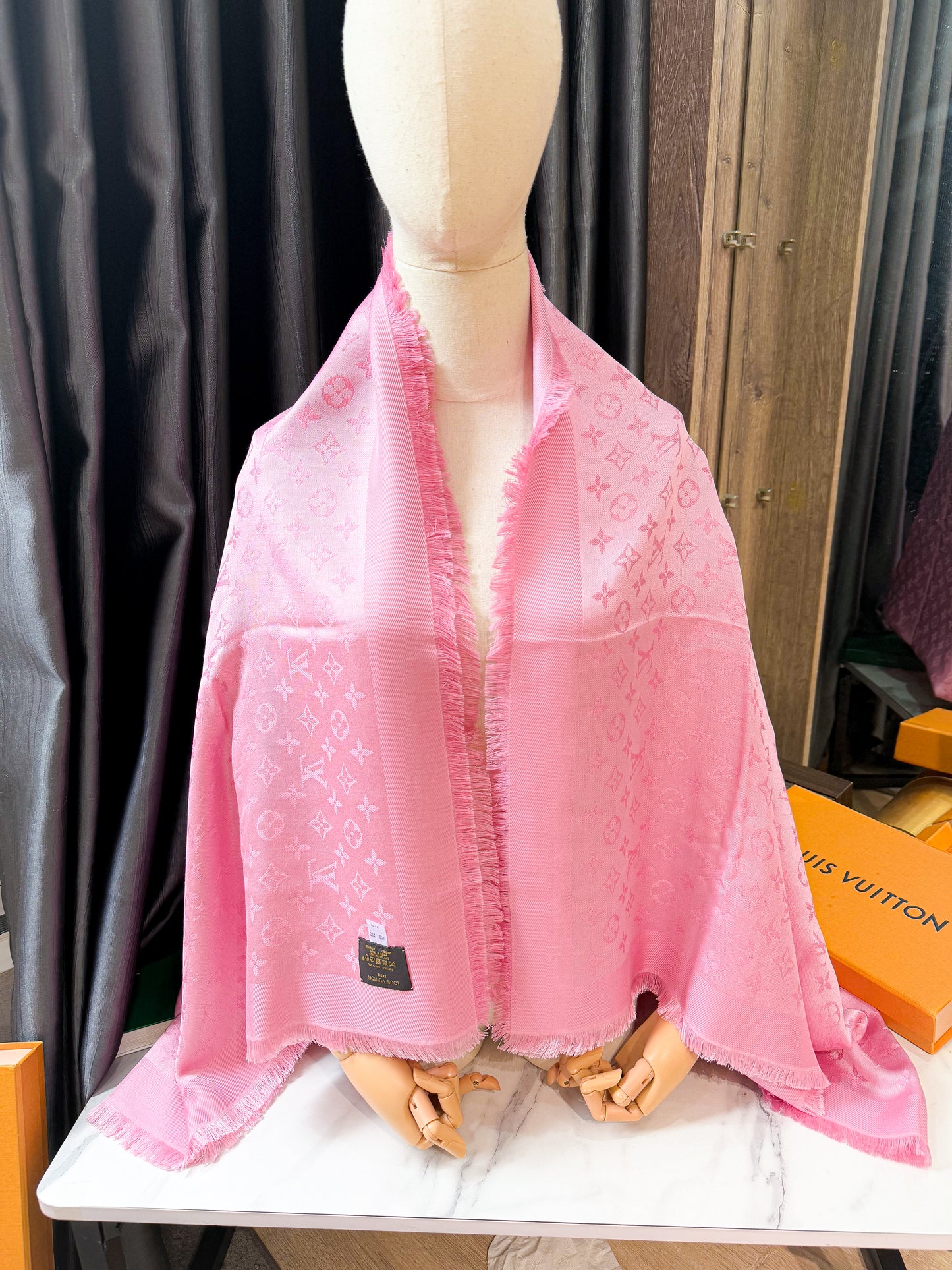 Khăn LV Hồng 15/5