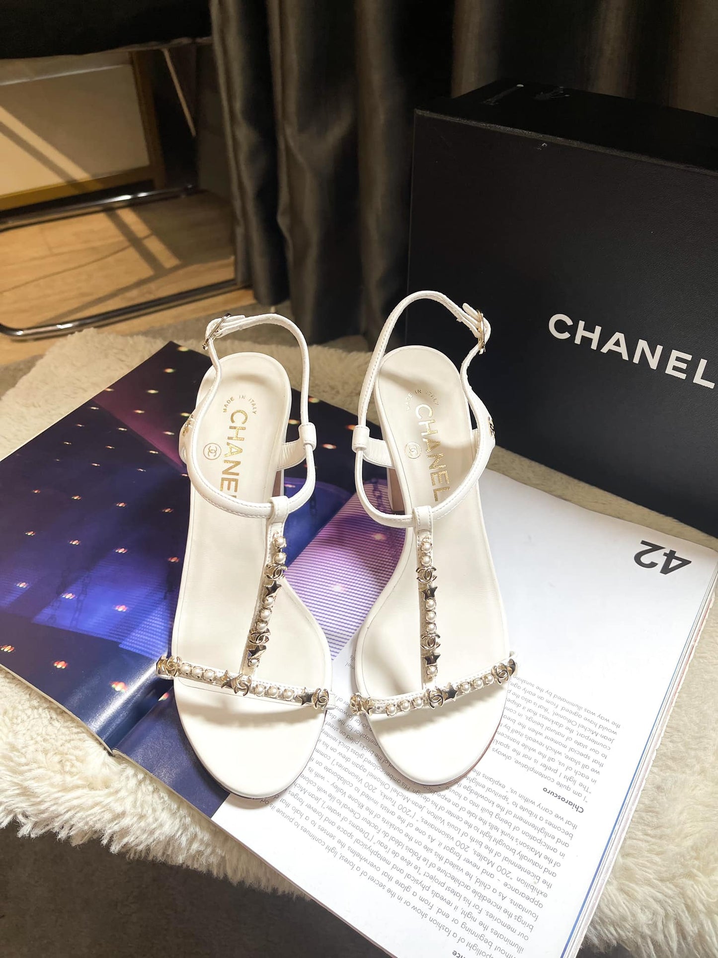 Sandal Chanel Trắng
