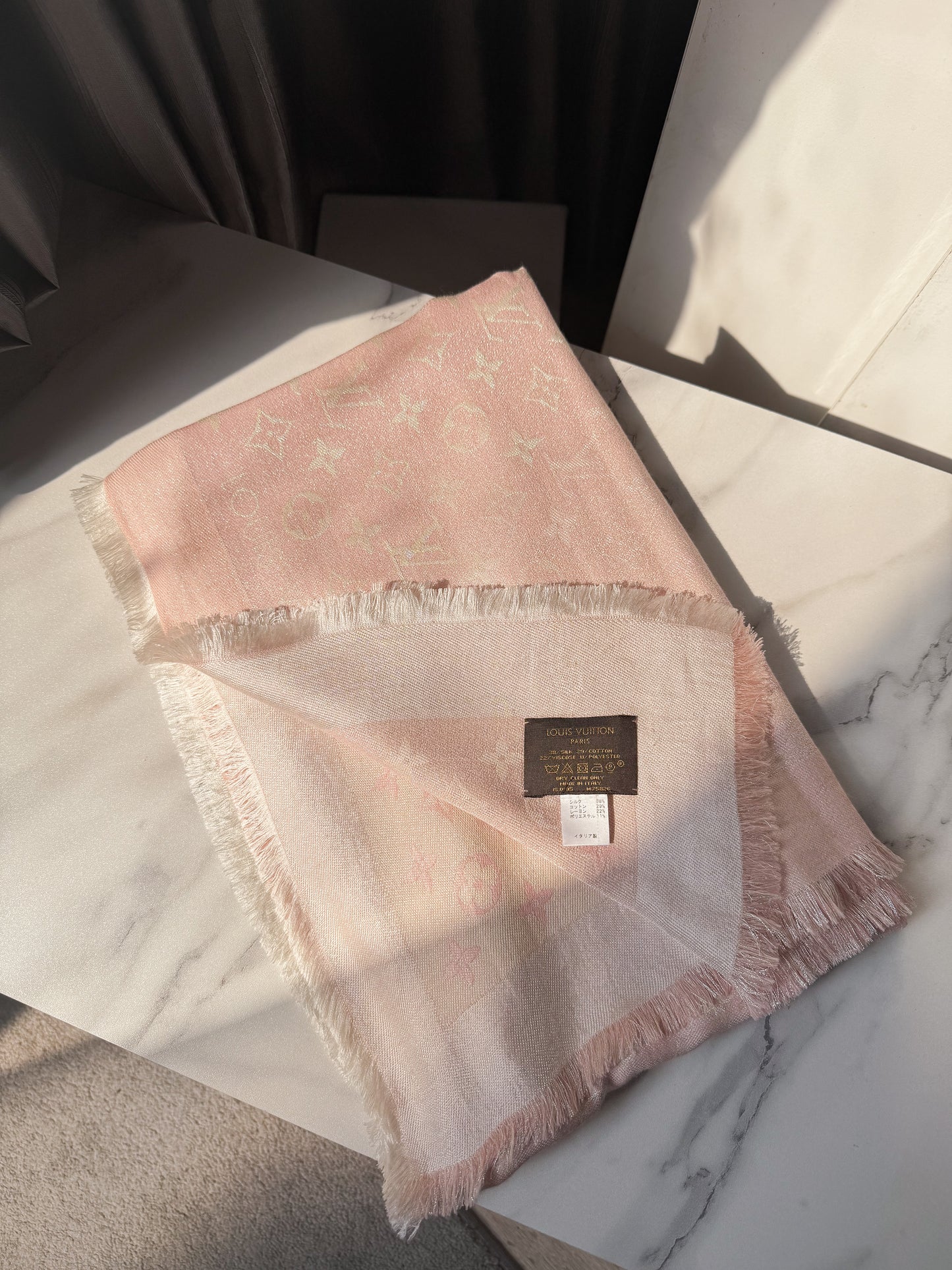 Khăn LV Ánh Kim Hồng Lạ