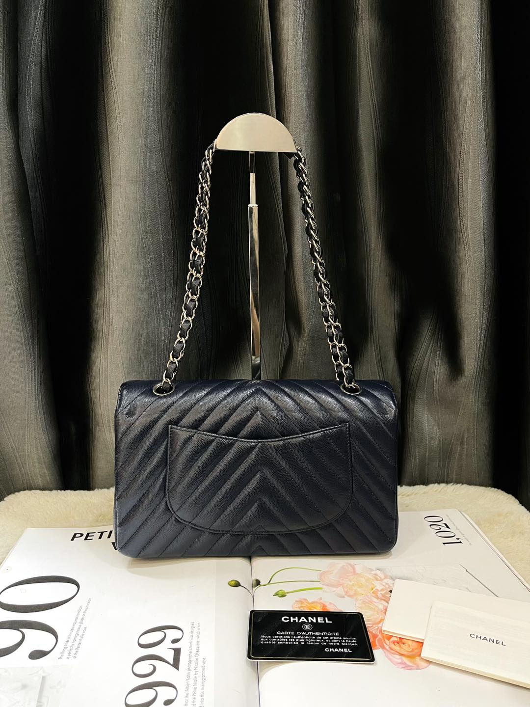 Chanel Classic Chevron Size M Màu Xanh Than