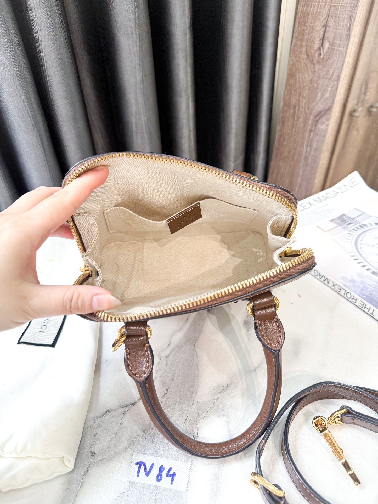 A A Gucci Handle TV84