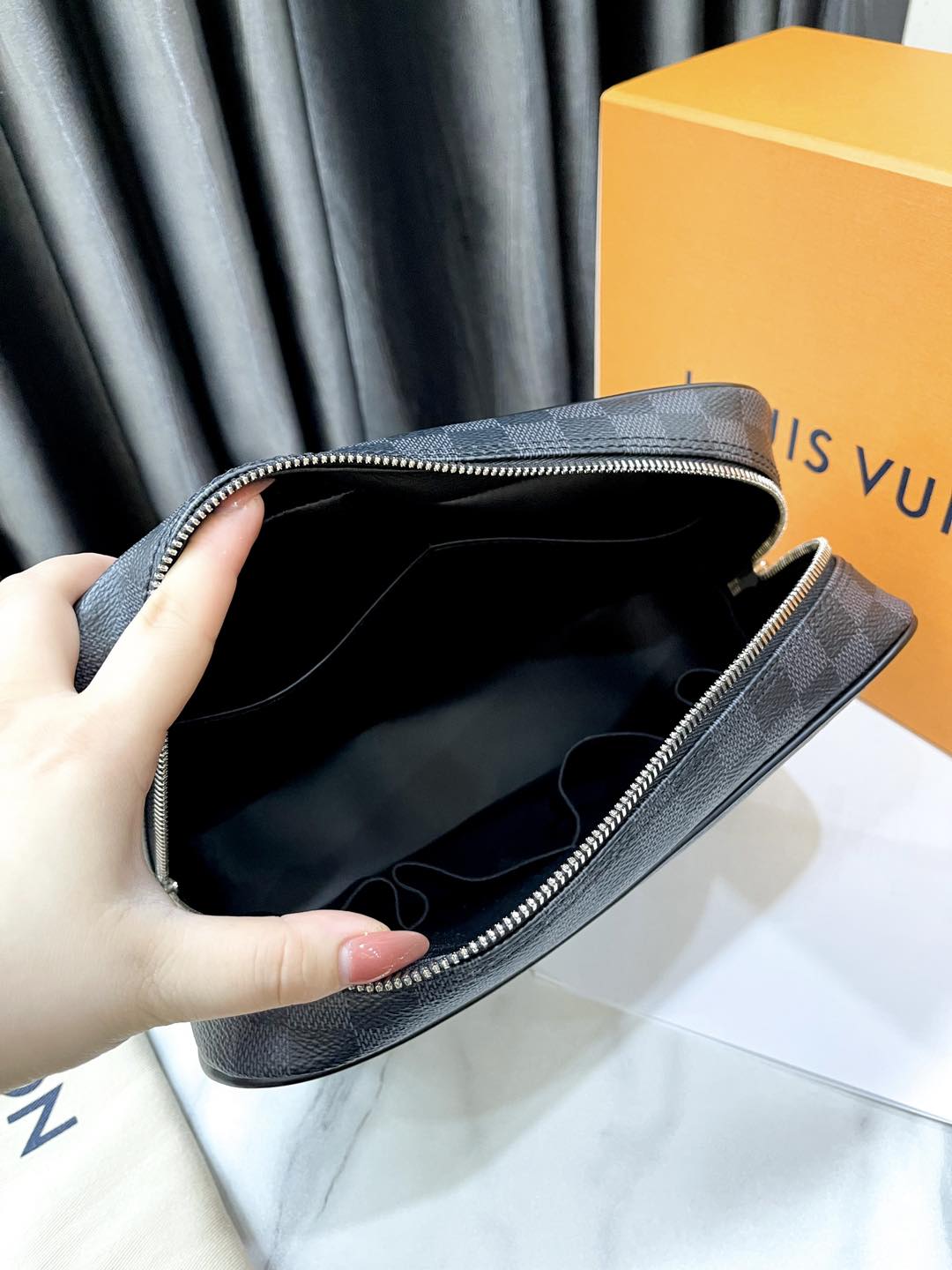 Pouch LV Nam Damier