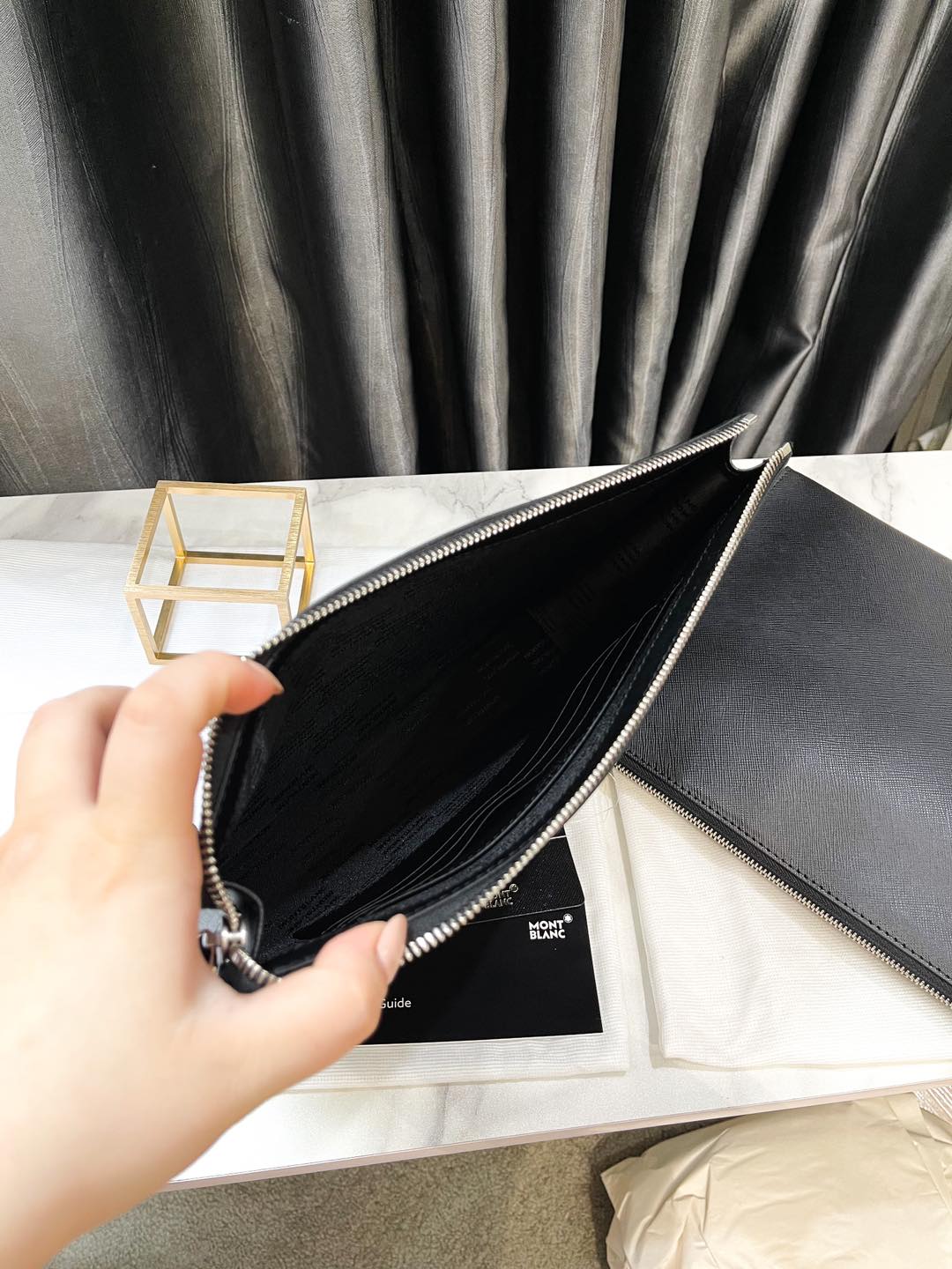 Clutch Mont Dáng Basic Đen