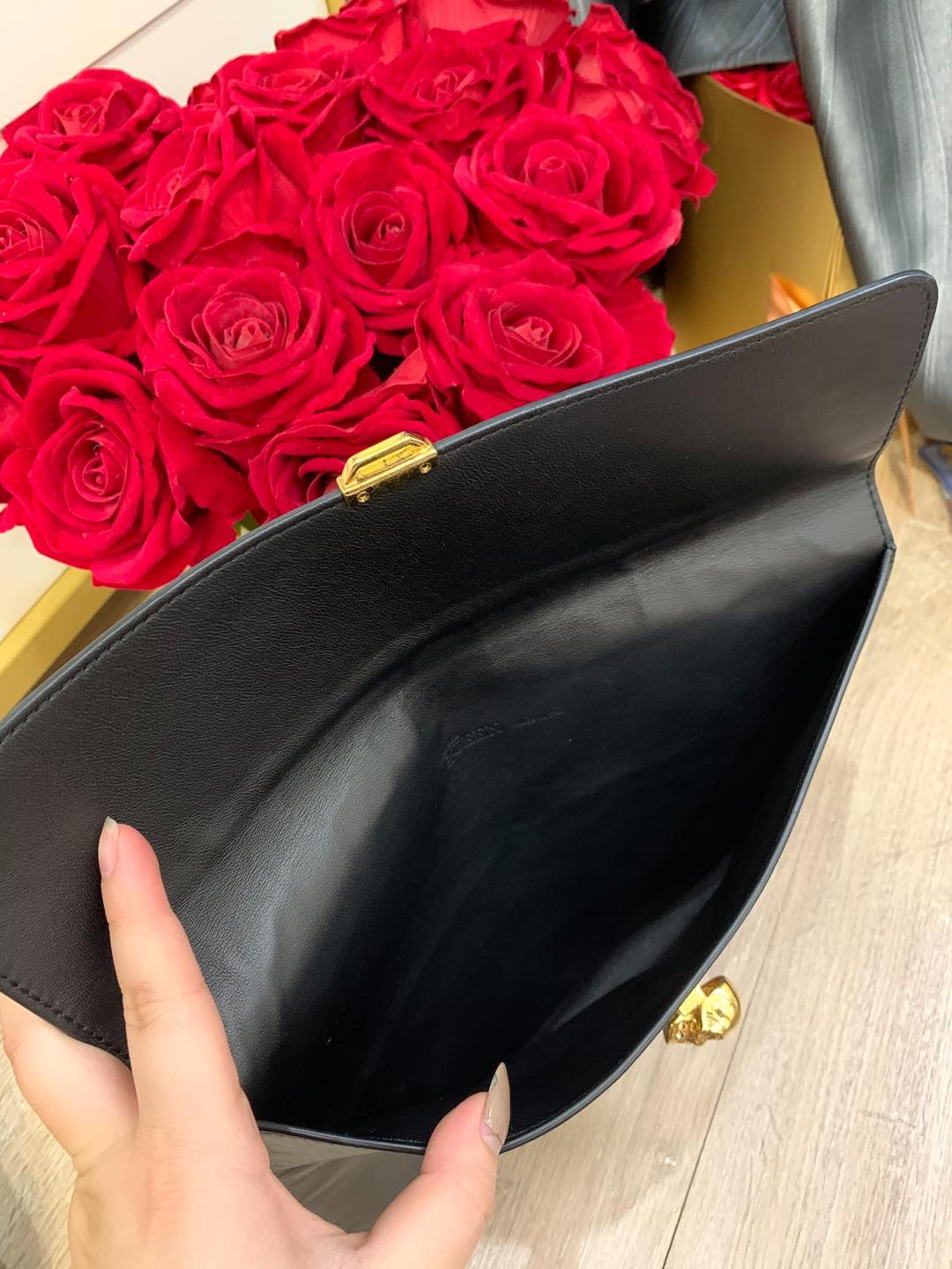 Clutch MCQ Đầu Lâu