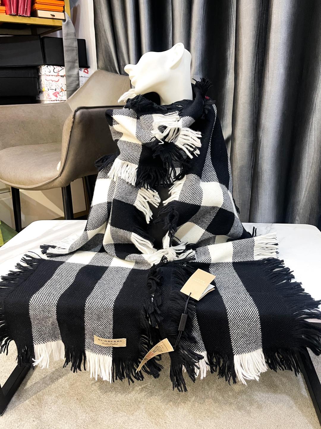 Khăn Len BBR Đỏ Đen