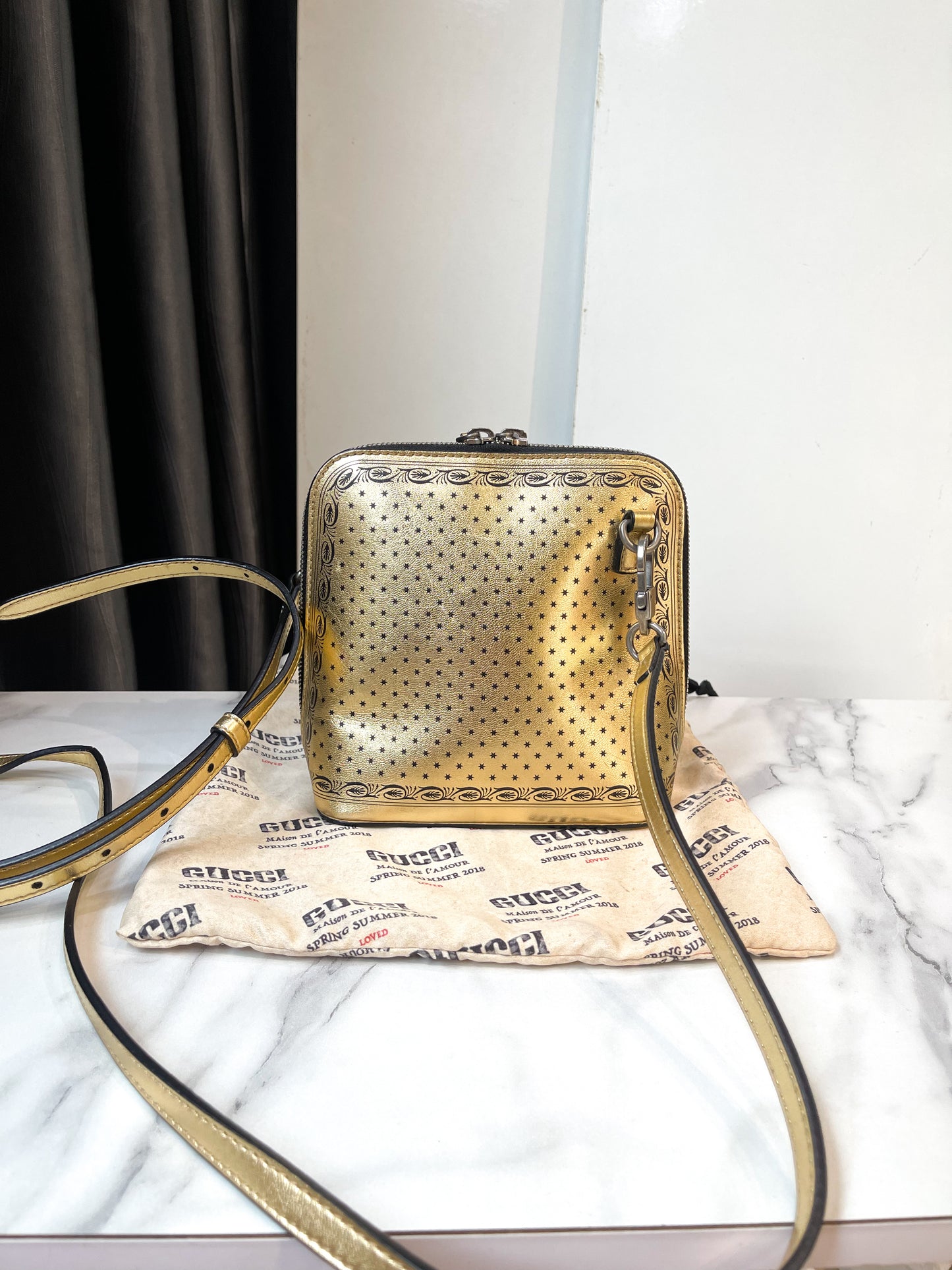 Túi Gucci Hến Nhũ Vàng