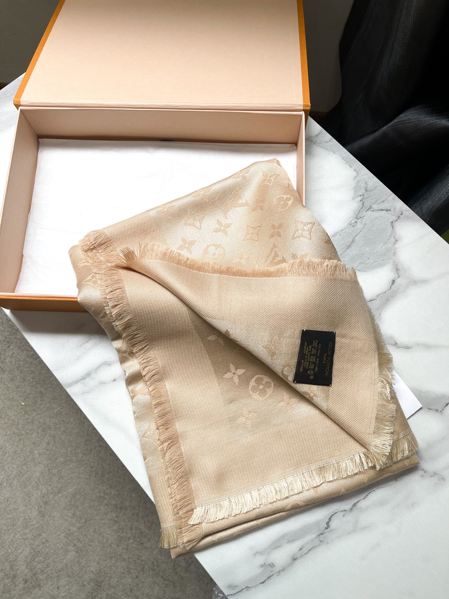 LV Towel Luxurious Color