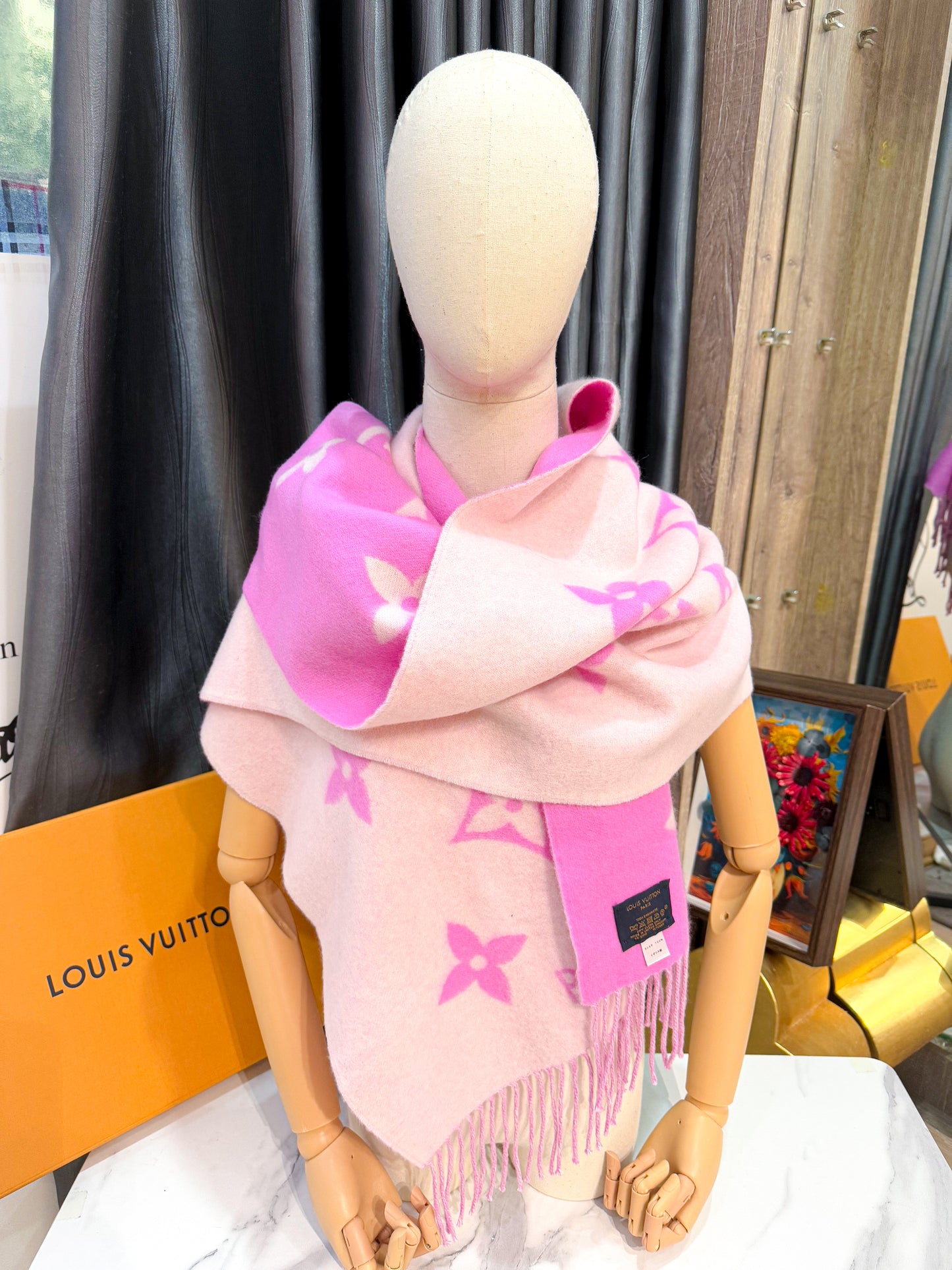 Khăn LV Cashmere Hồng