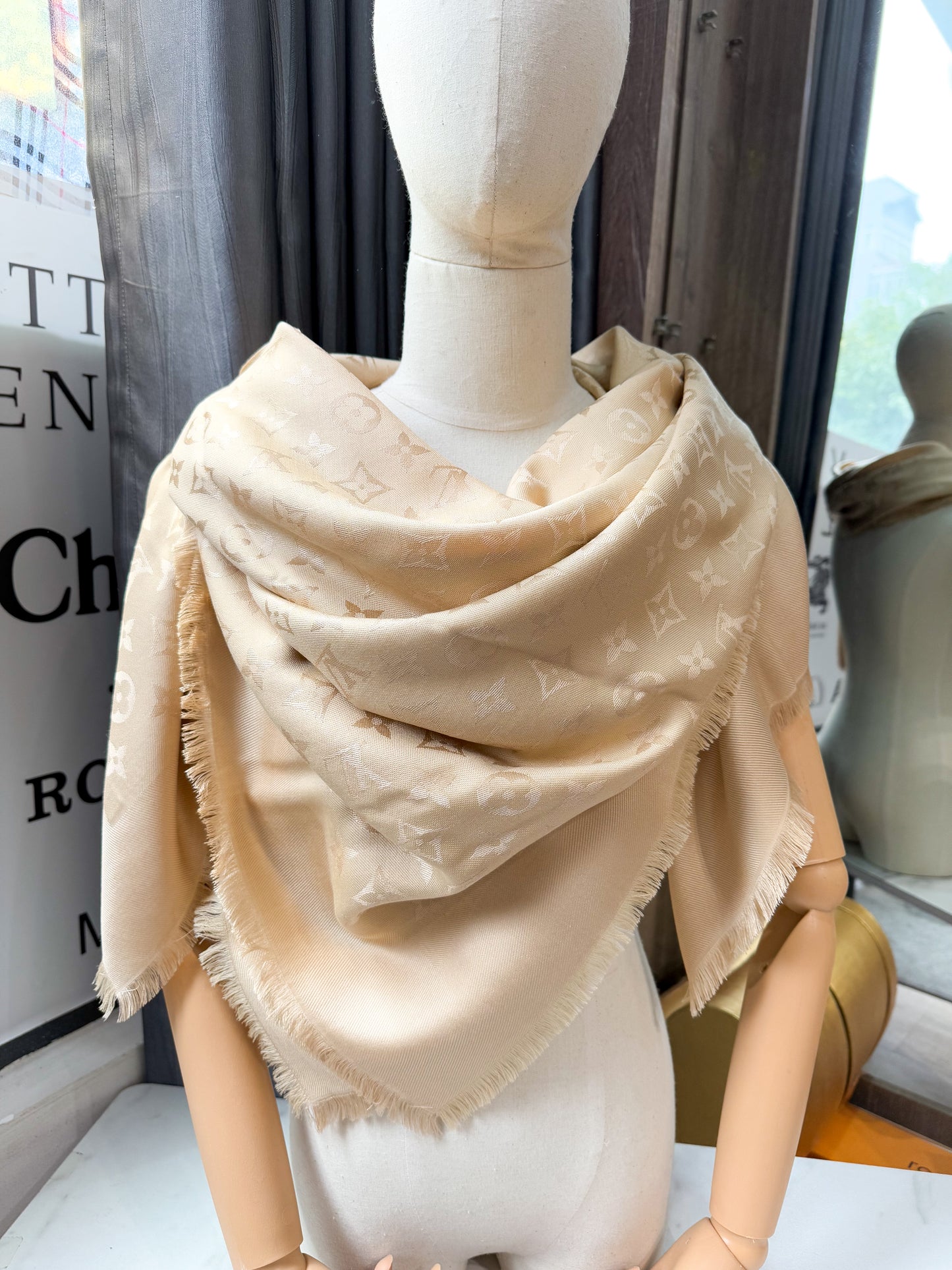 Khăn LV Be Nâu 10-2