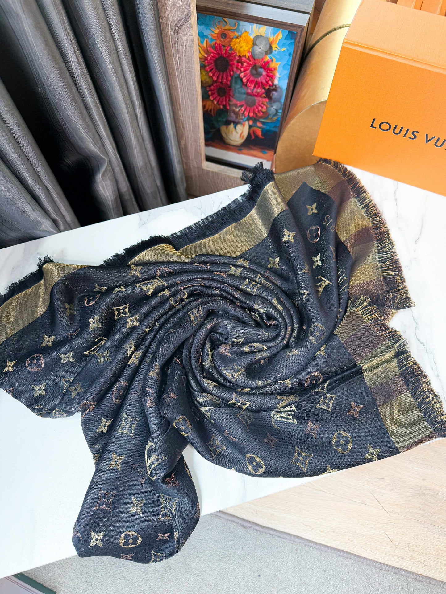 Khăn LV Ánh Kim Kẻ 30/4