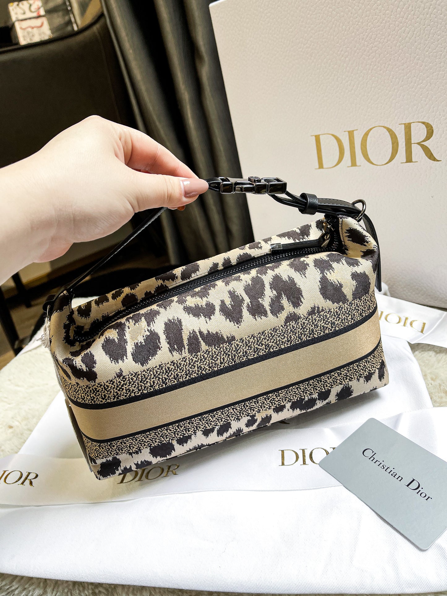 Dior Pouch Hoạ Tiết Da Báo