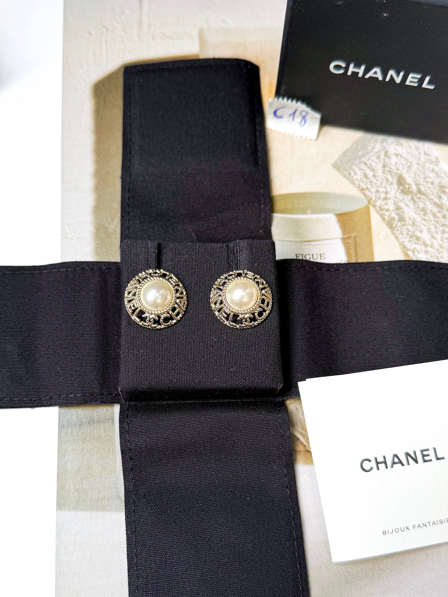 Khuyên Tai Chanel New C18