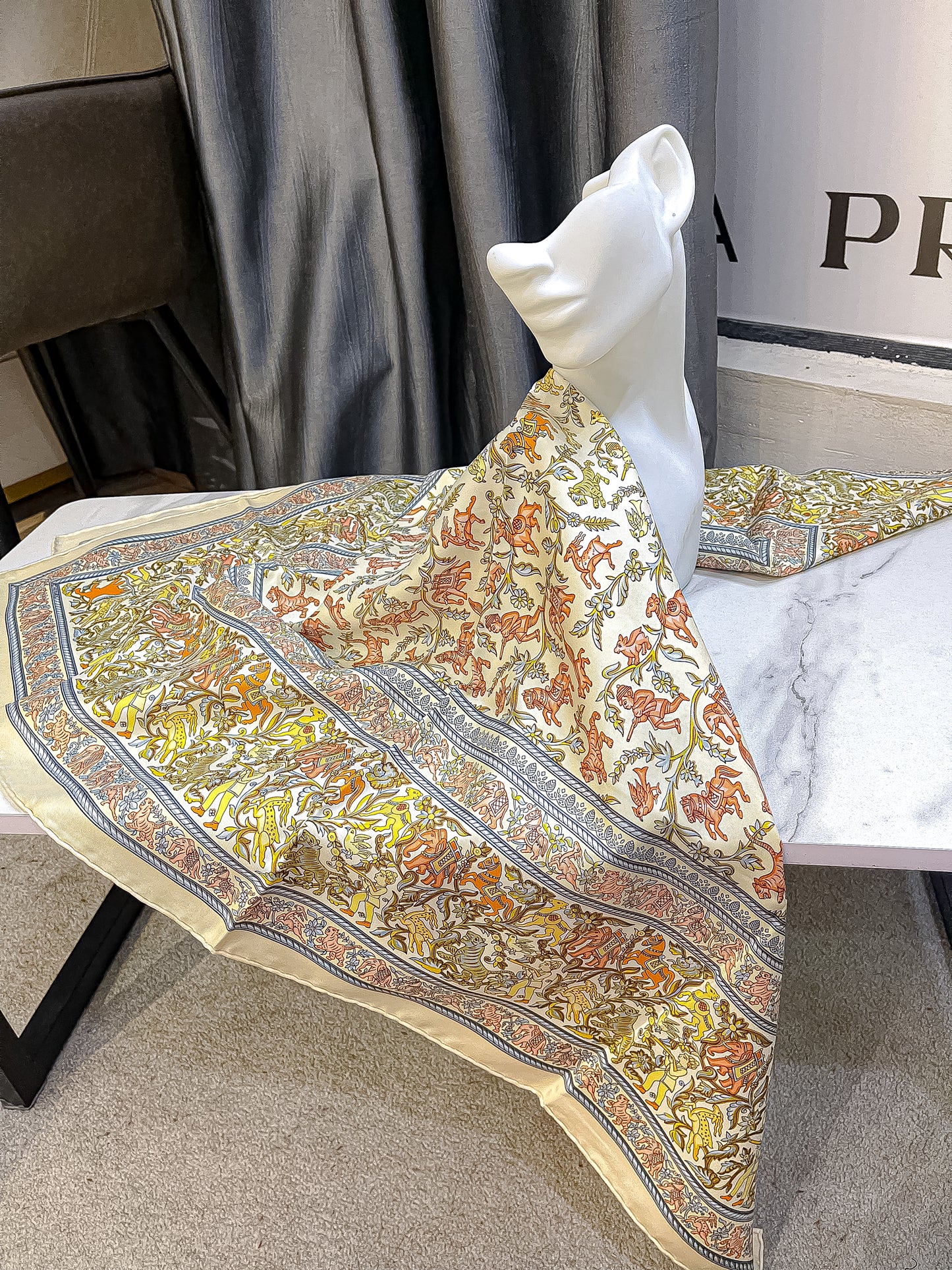 Khăn Lụa Hermes
