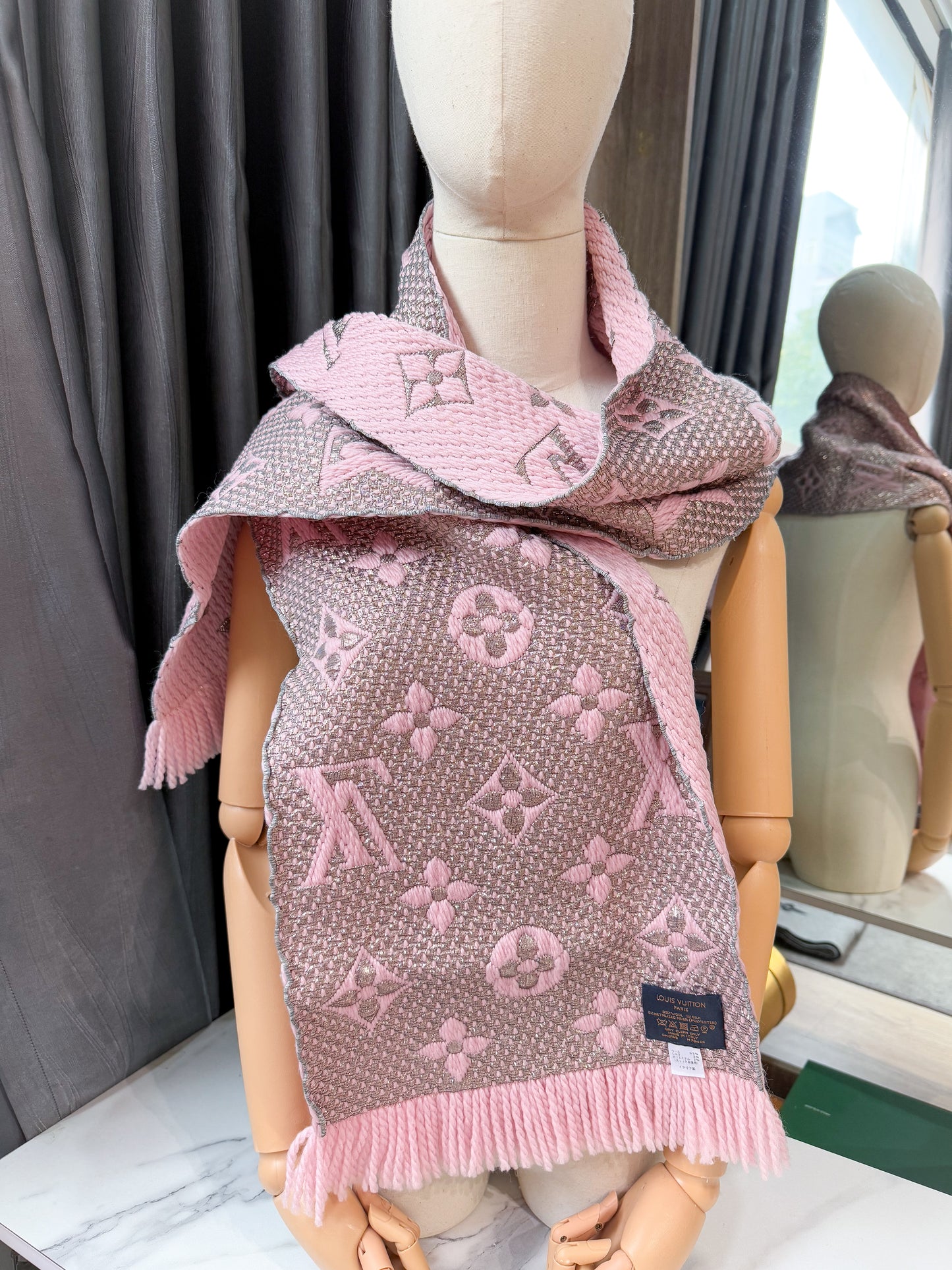 Khăn LV Len Hồng Ánh Kim