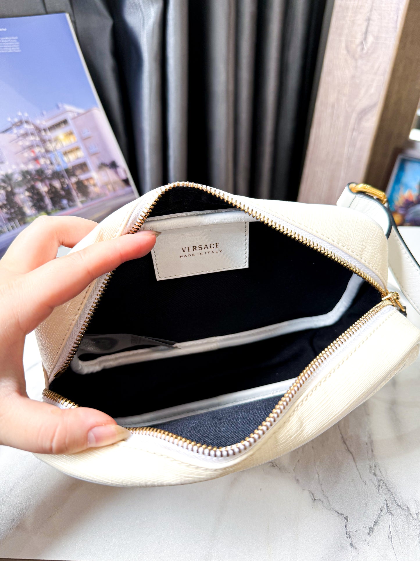 A Beltbag Versace Trắng