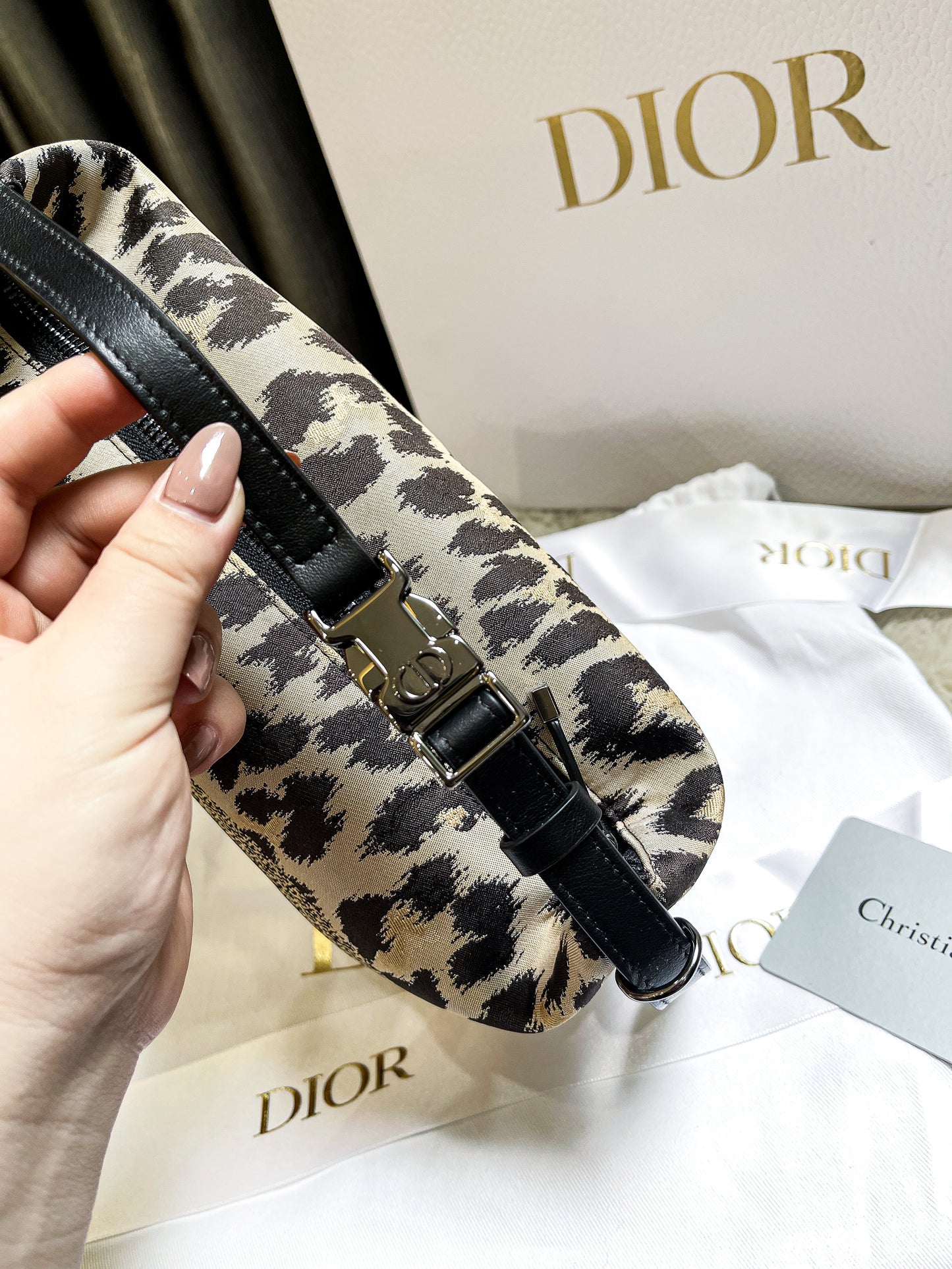 Dior Pouch Hoạ Tiết Da Báo
