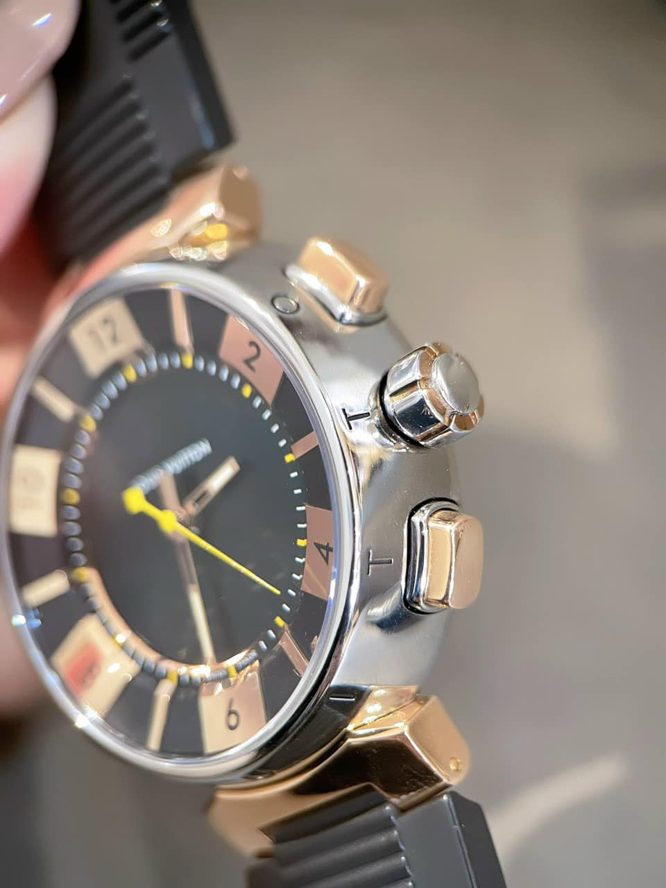 Đồng Hồ Louis Vuitton Nam