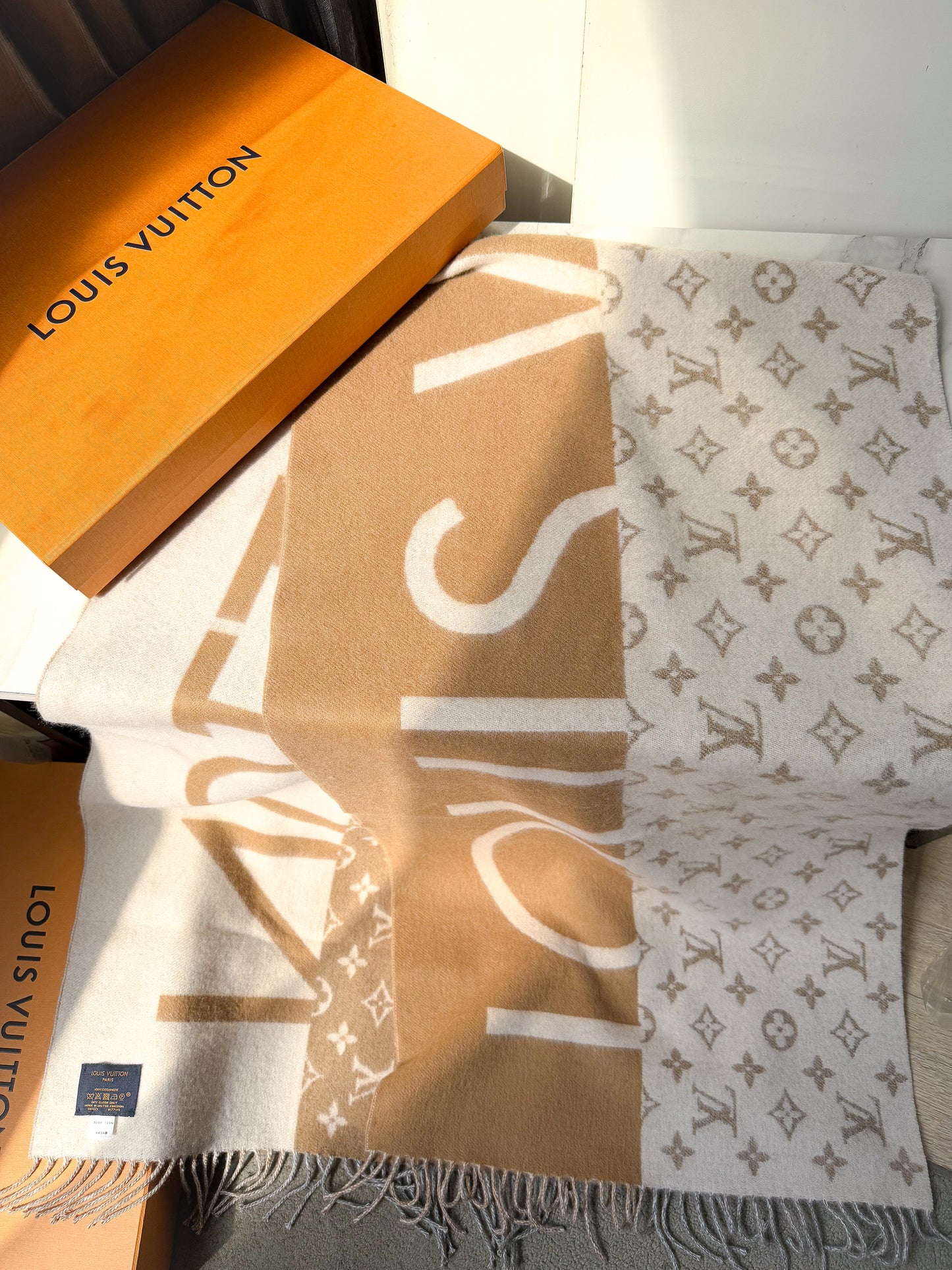 Khăn LV Cashmere Begie