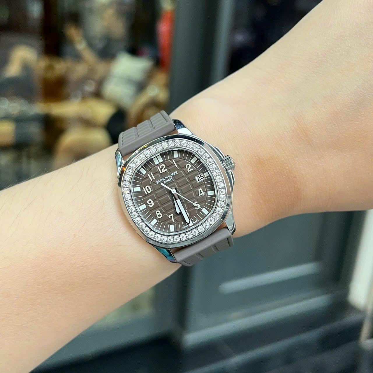 A Đồng Hồ Patek Philippe 5067A Brown
