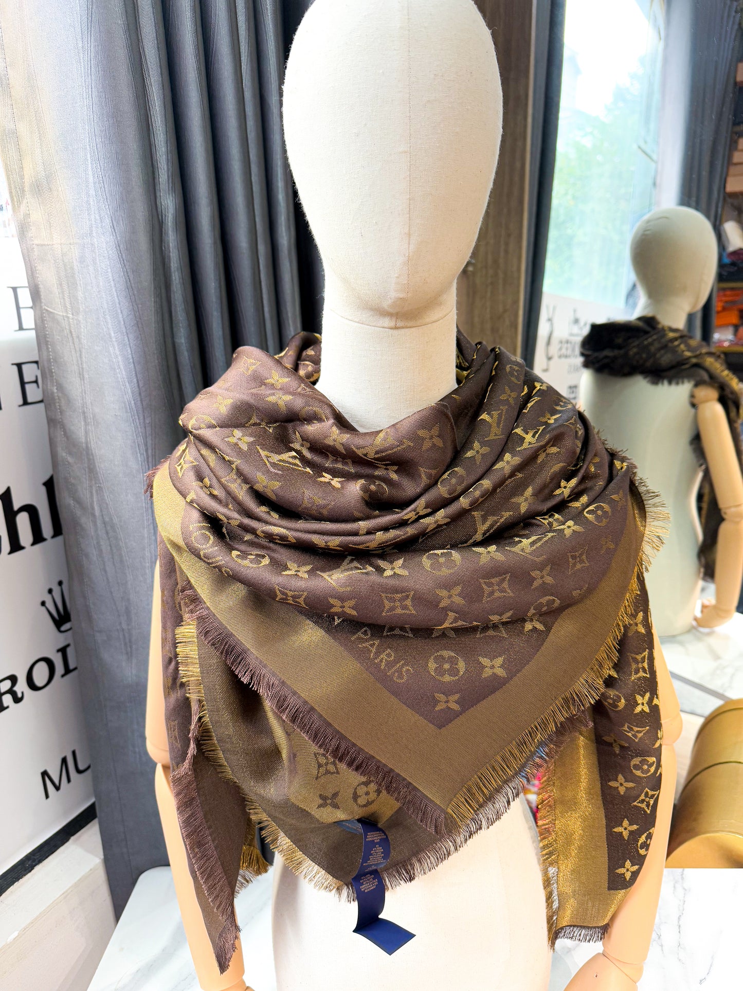 Khăn LV Ánh Kim Nâu New 3/3