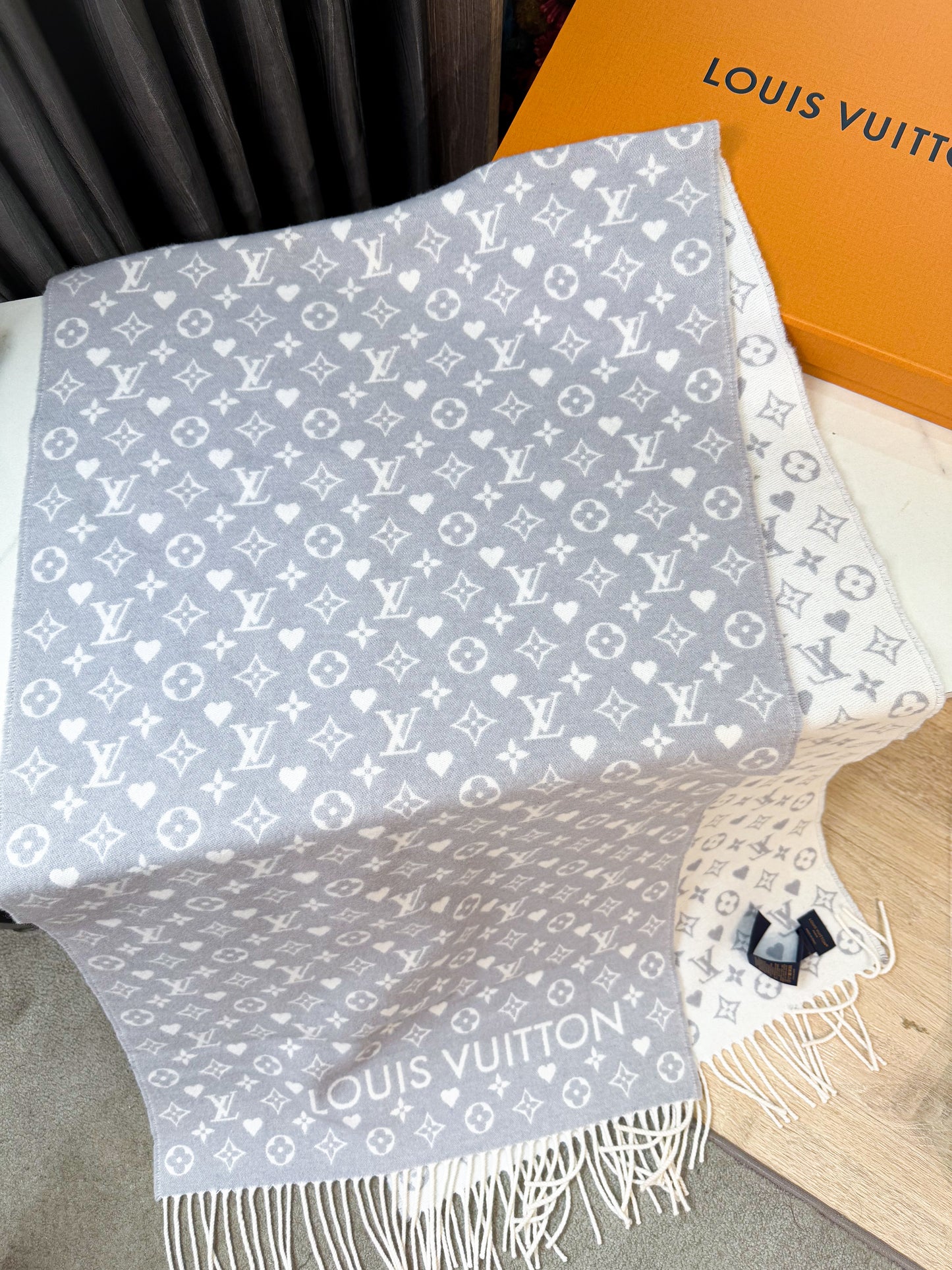 Khăn LV Cashmere Game On Grey 14/5