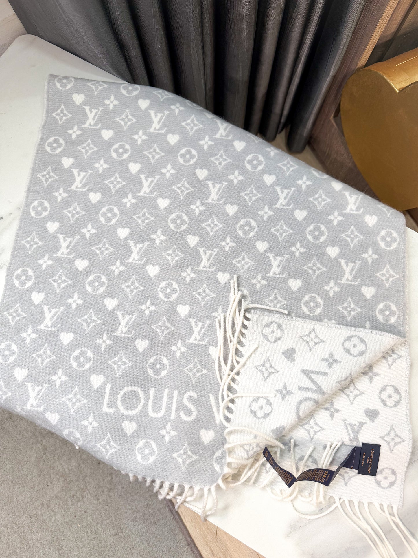 Khăn LV Game On Grey