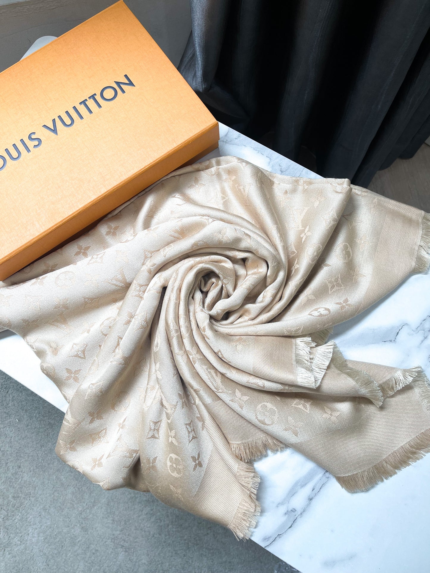 LV Towel Luxurious Color