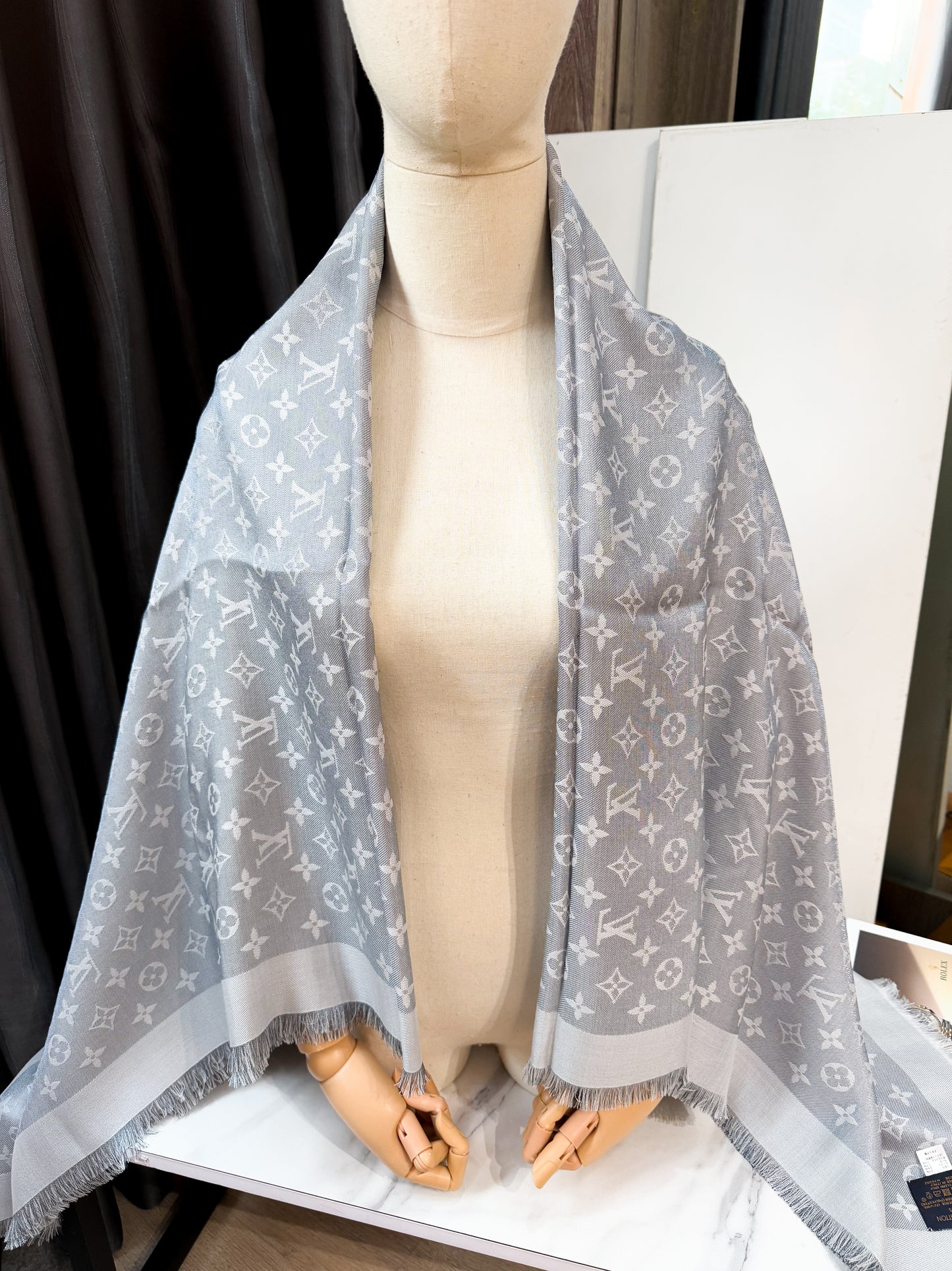 Khăn LV Ánh Kim Ghi