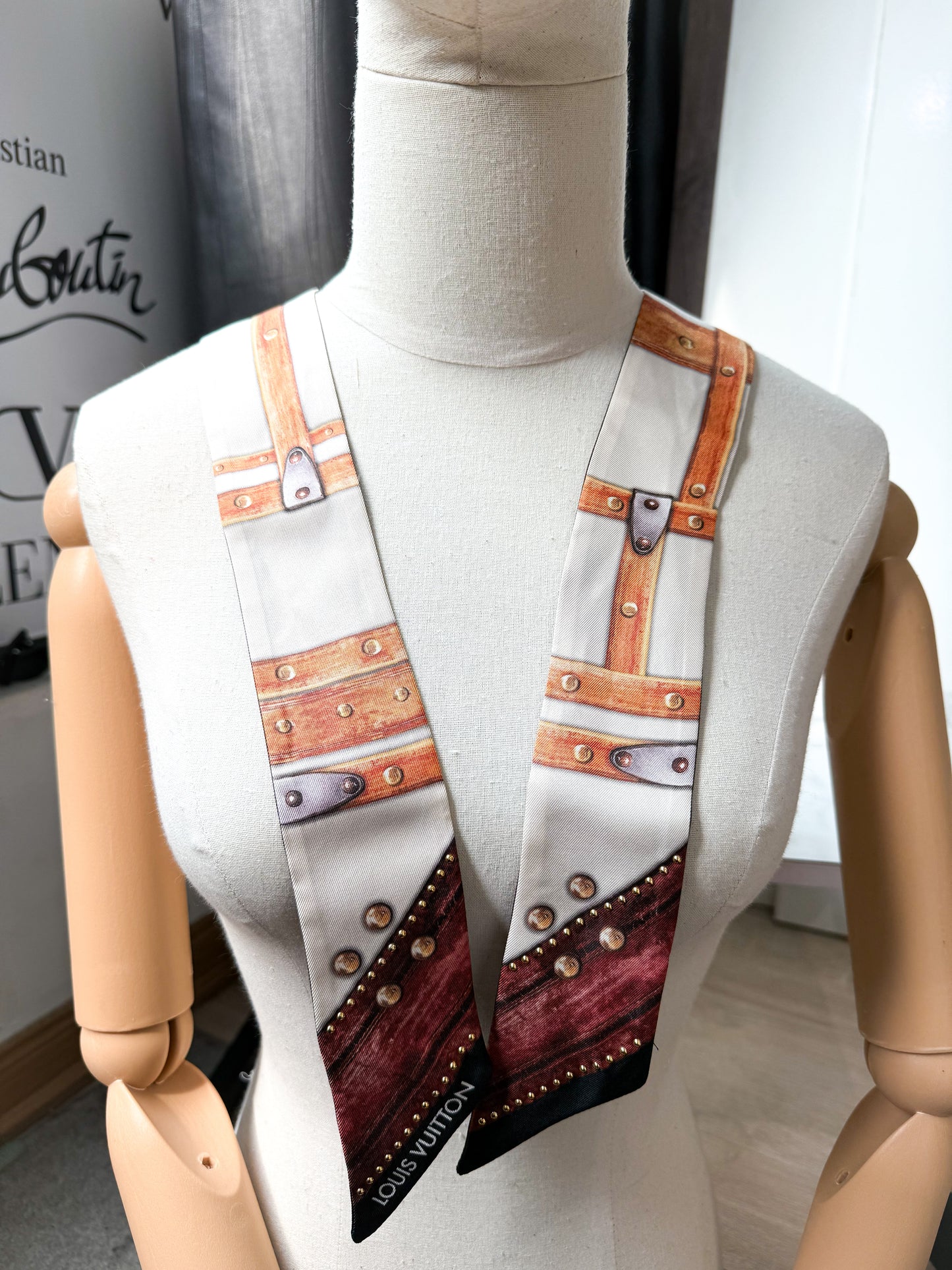 Khăn Twilly LV Đính Hạt