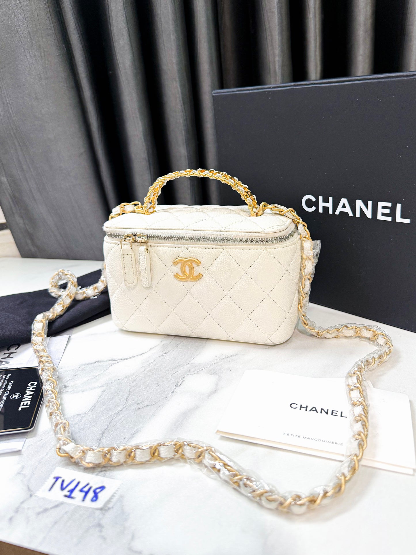 A A Chanel Vanity Caviar TV148