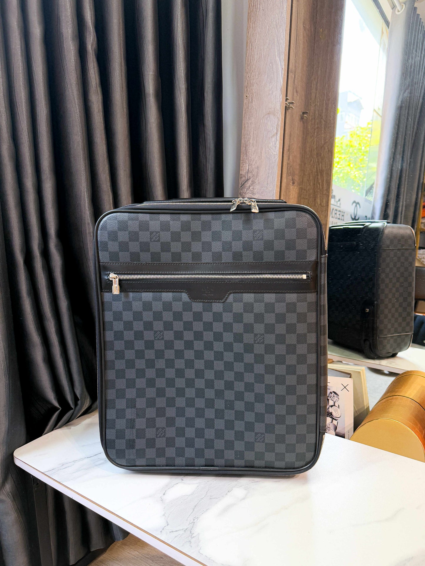 A A Vali LV Damier Size Cabin 45