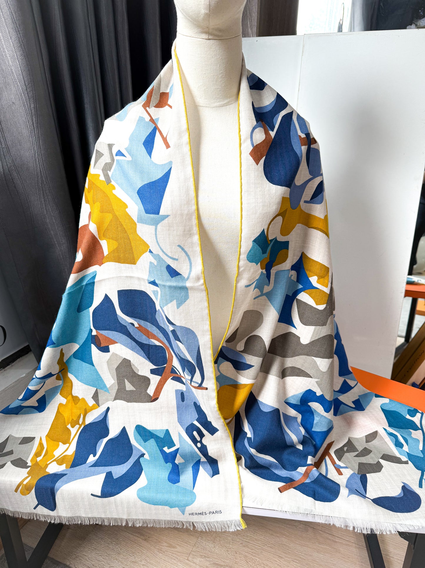 Khăn Hermes Phối Trắng Xanh