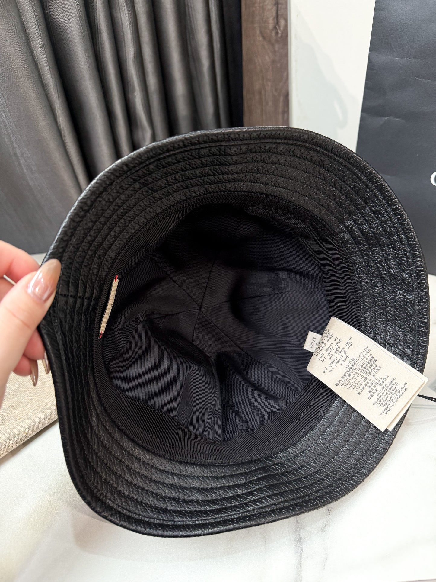 Mũ Gucci Da Đen Size S