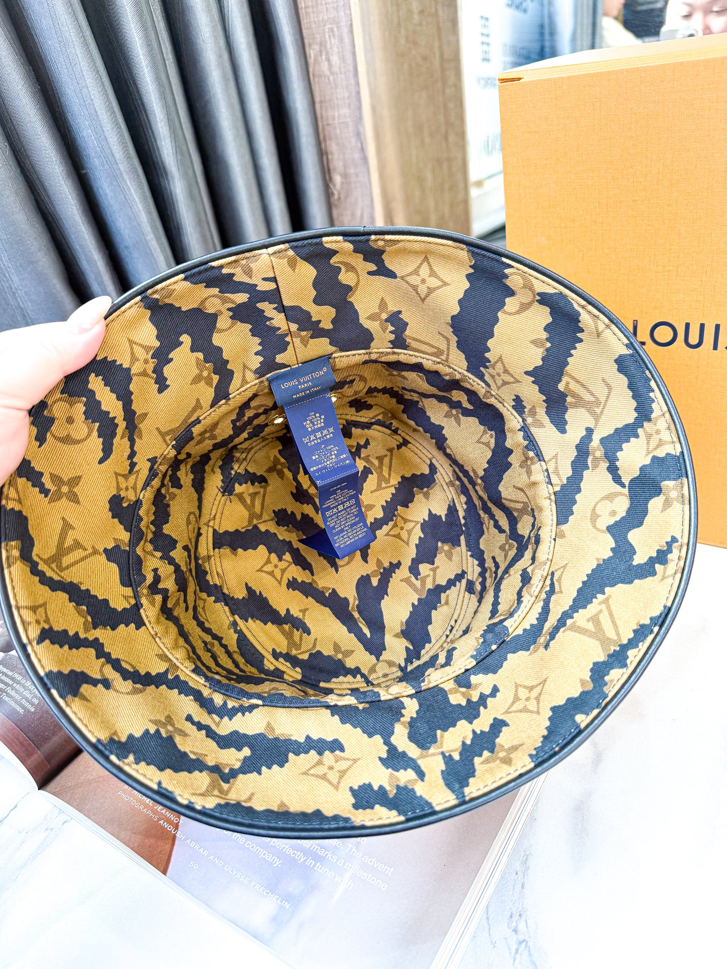 Mũ LV 2 Mặt New Trưng Bày