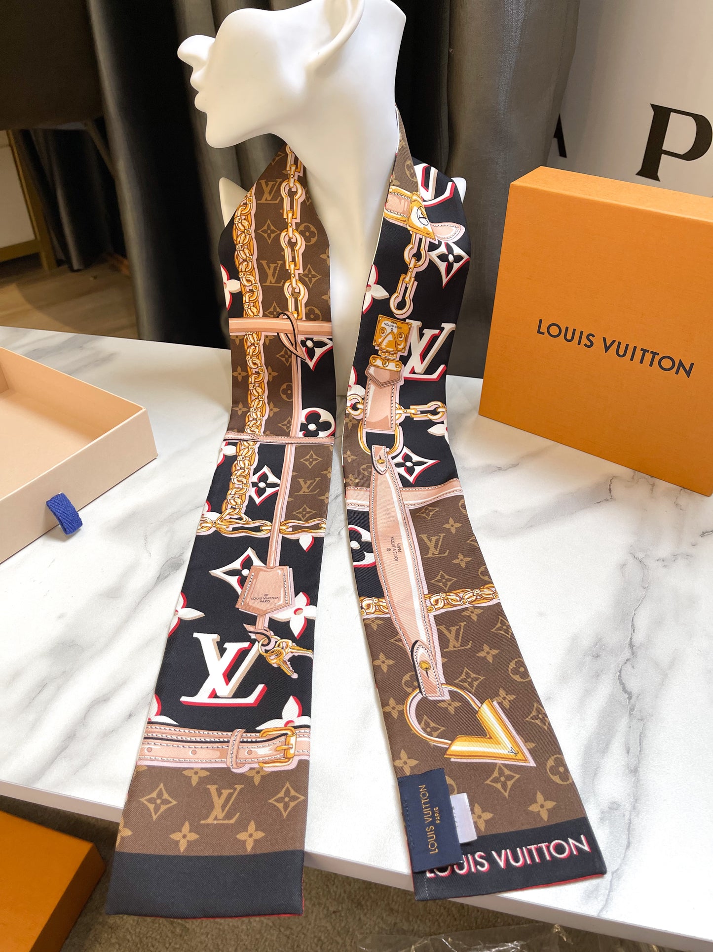 Khăn Twilly LV