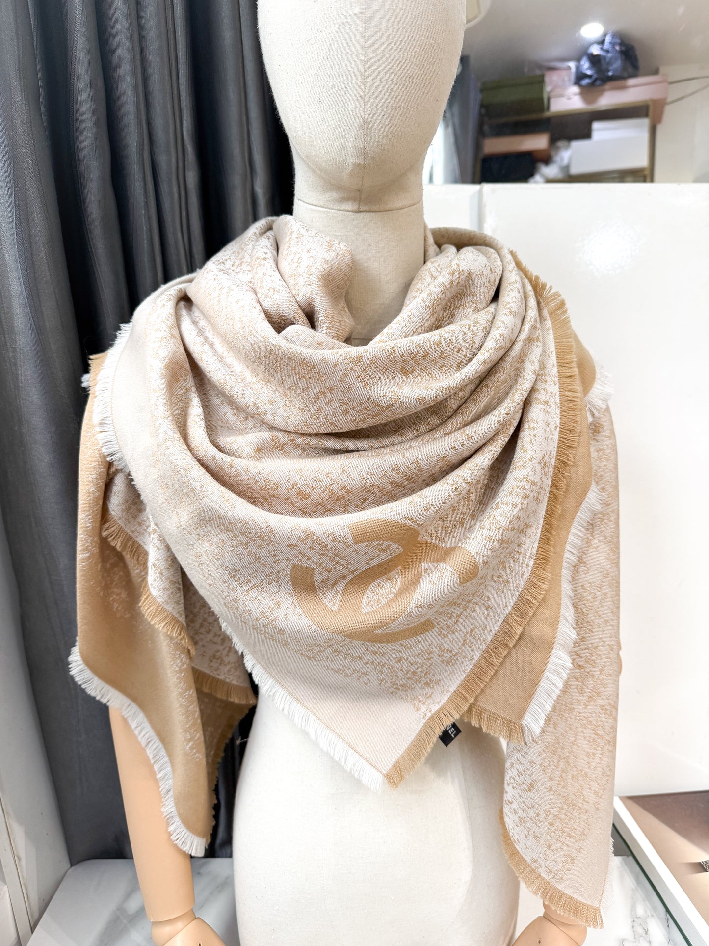 Khăn Chanel 2 Mặt 2 Màu