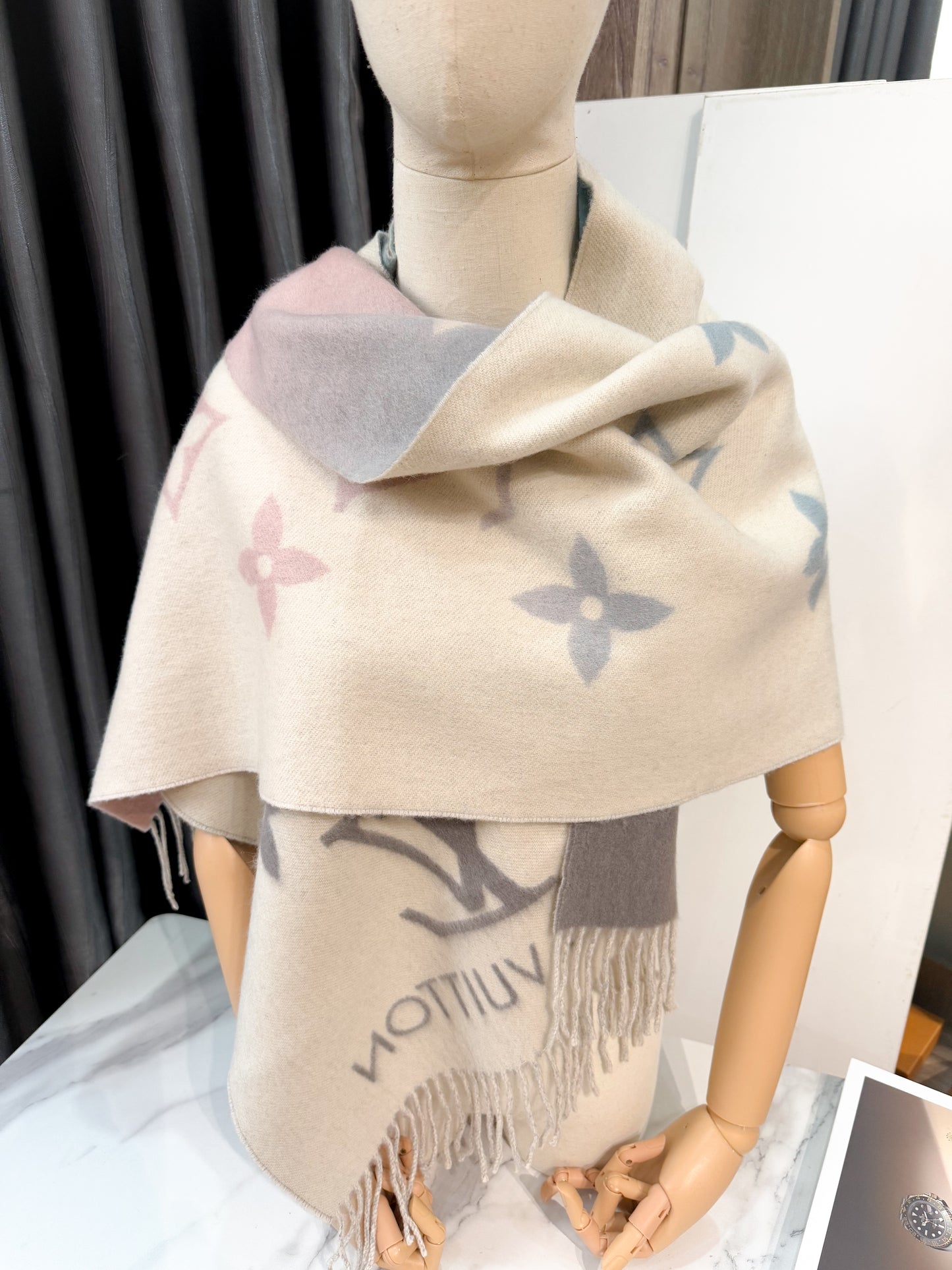 Khăn LV Cashmere Hồng Xanh