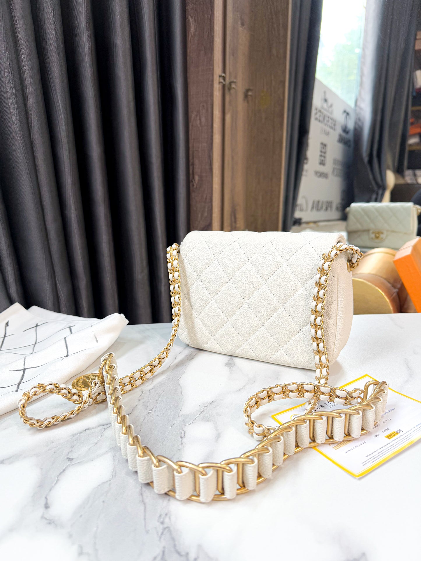Chanel Trắng Caviar