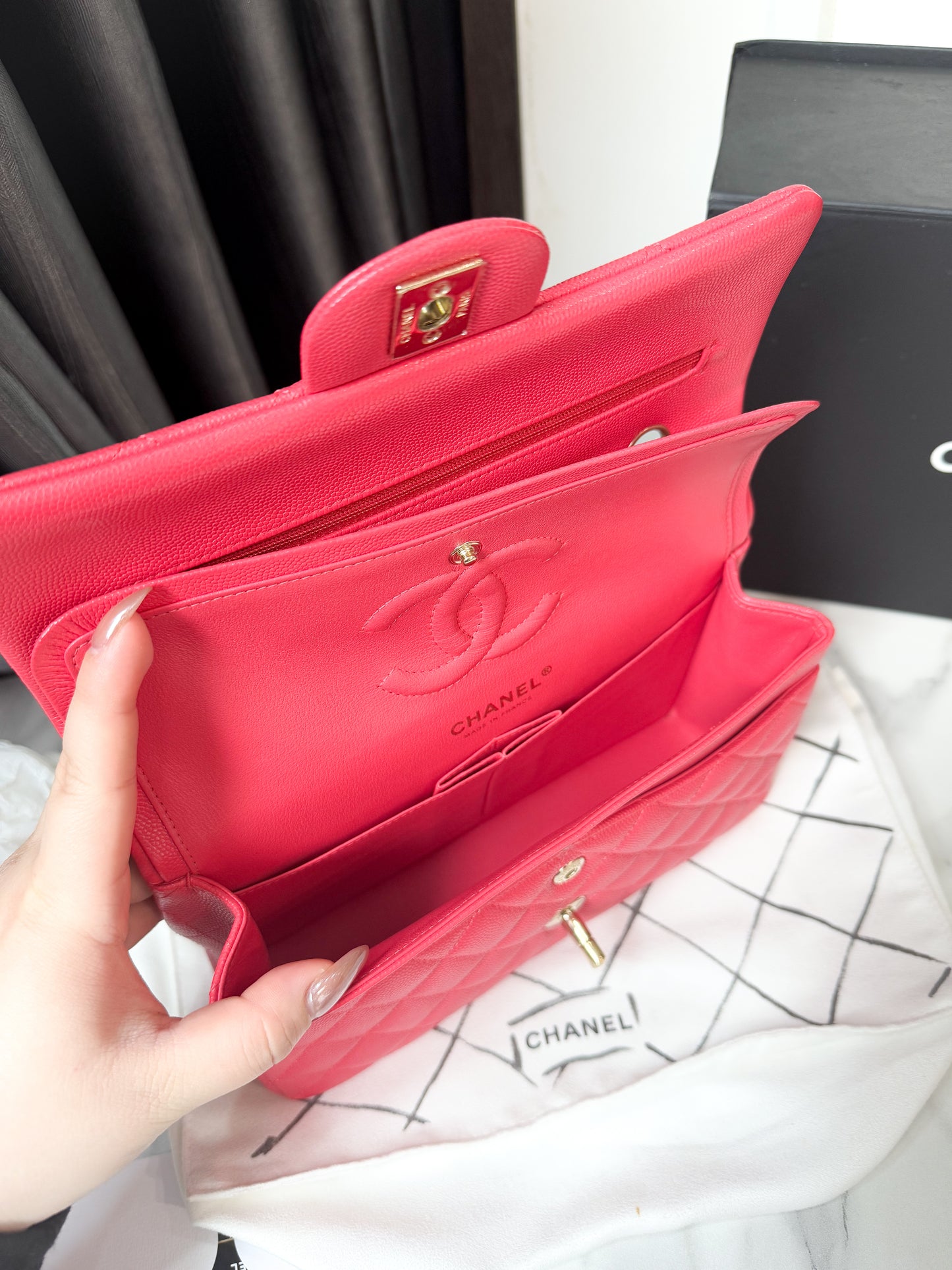 Chanel Classic Caviar Size S
