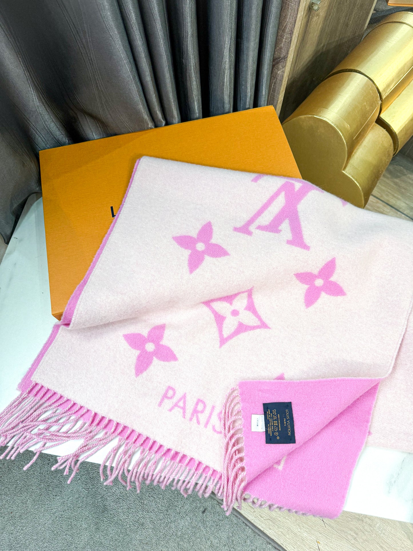 Khăn LV Cashmere Hồng