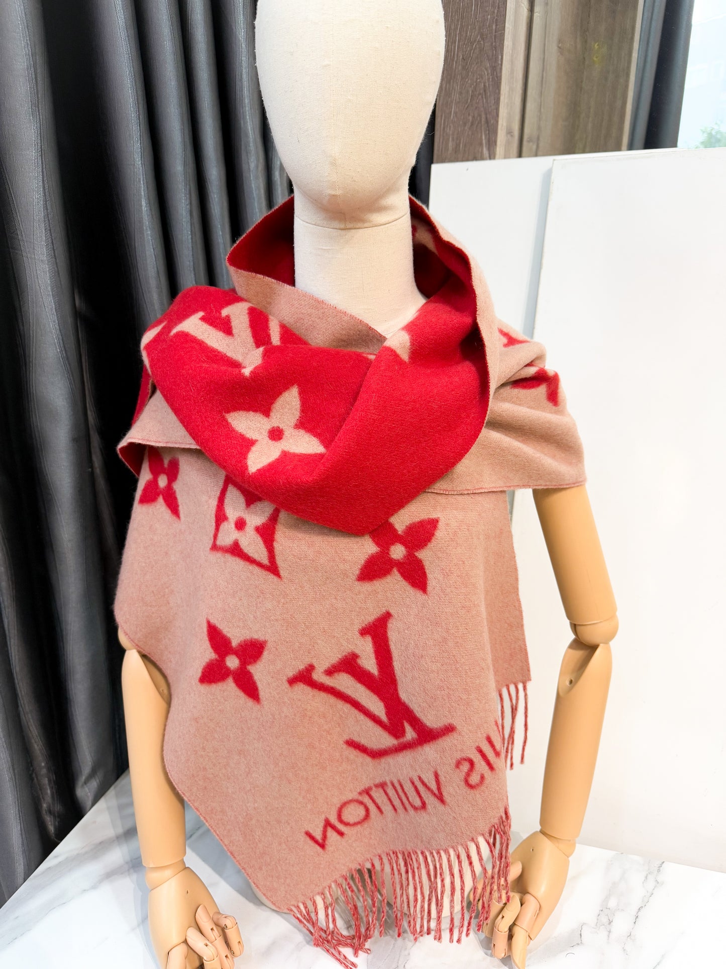 Khăn LV Cashmere Đỏ