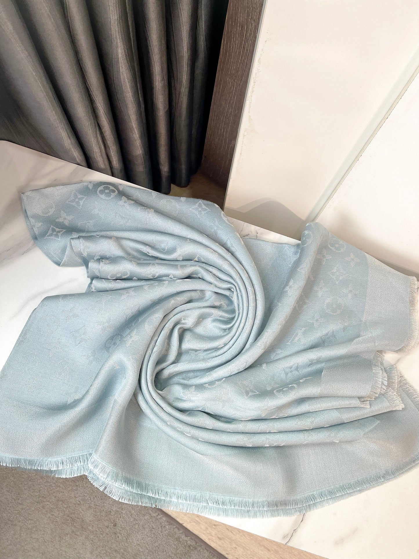 Khăn LV Ánh Kim Xanh Pastel