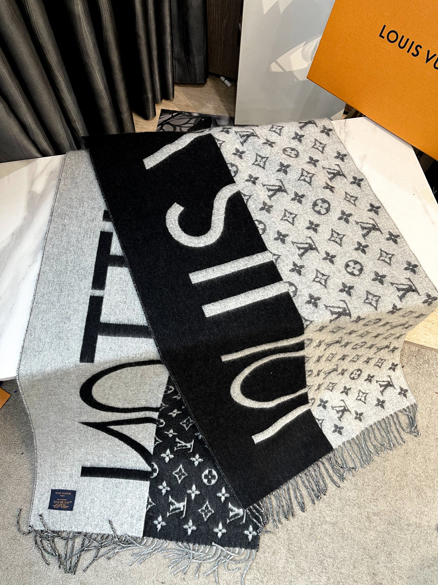 Cashmere LV scarf