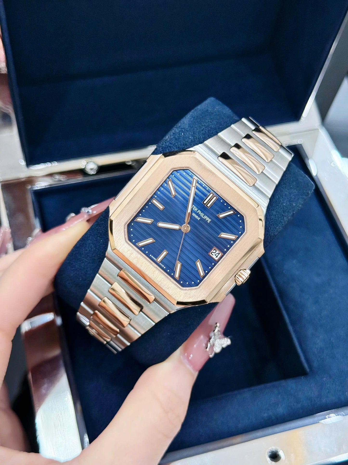 Đồng Hồ Patek Philippe Cubitus 5821/1AR-001