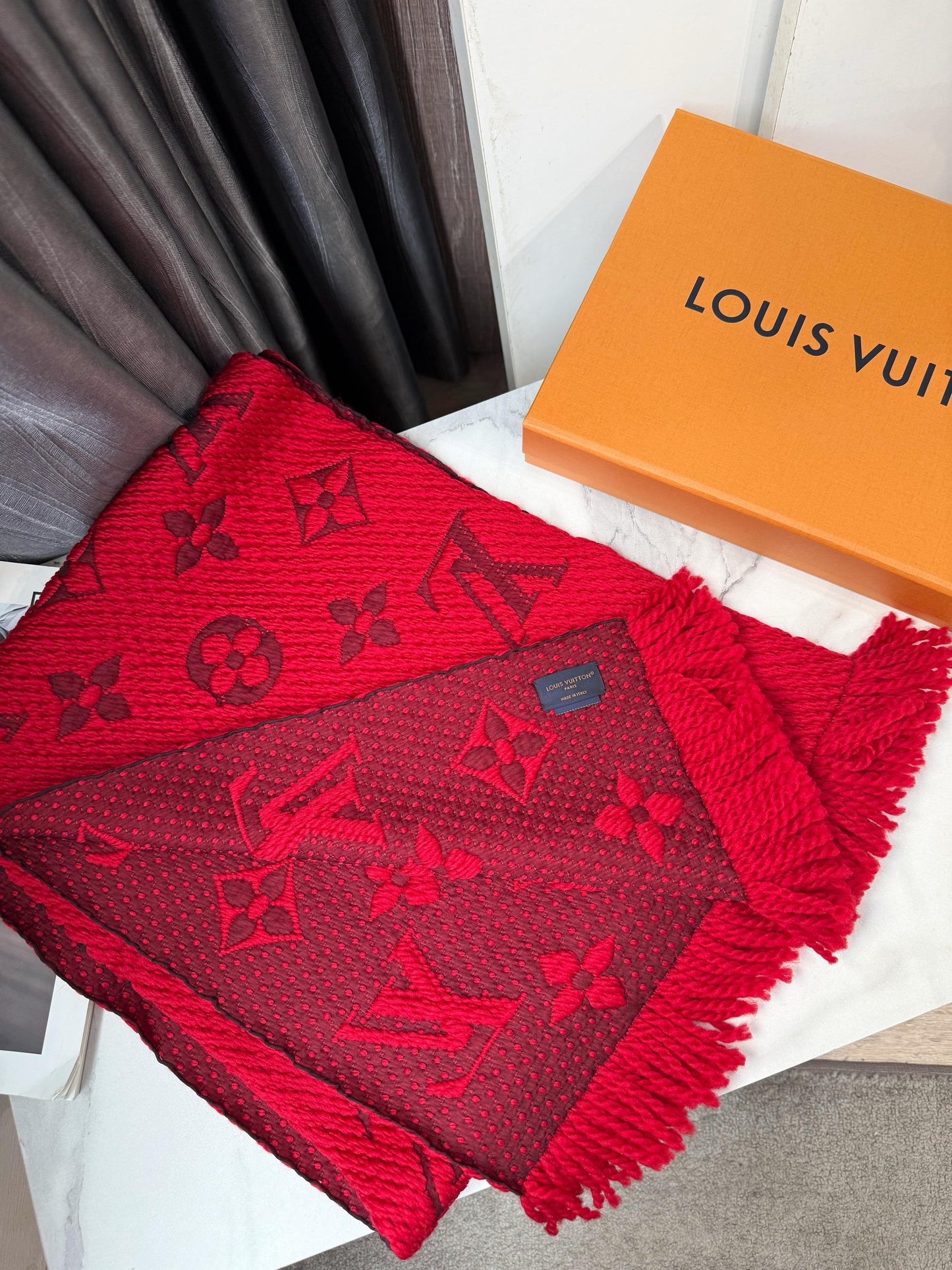 Khăn LV Len Đỏ
