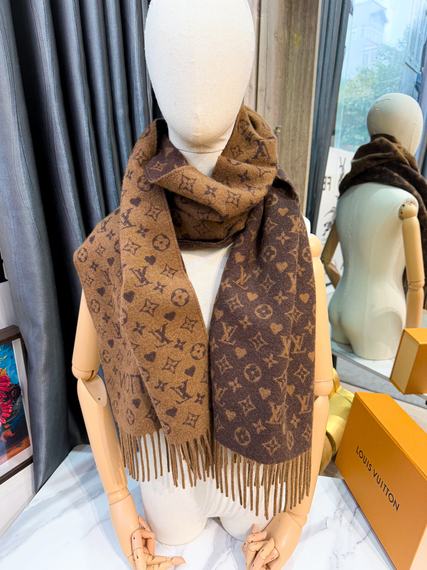 Khăn LV Game On Nâu Cashmere