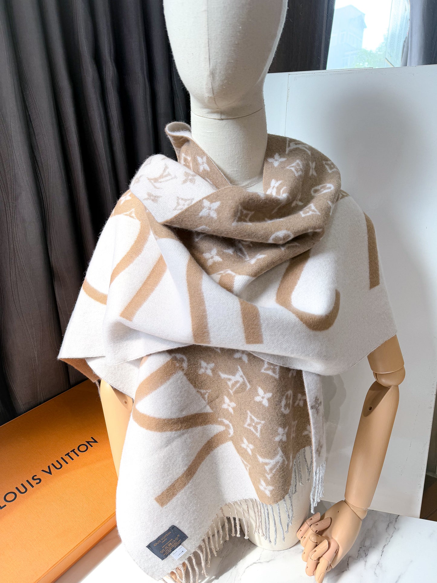 Khăn LV Cashmere Begie